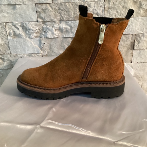 Sam Edelman Laguna Chelsea Boots (Kids) - Picture 6 of 16